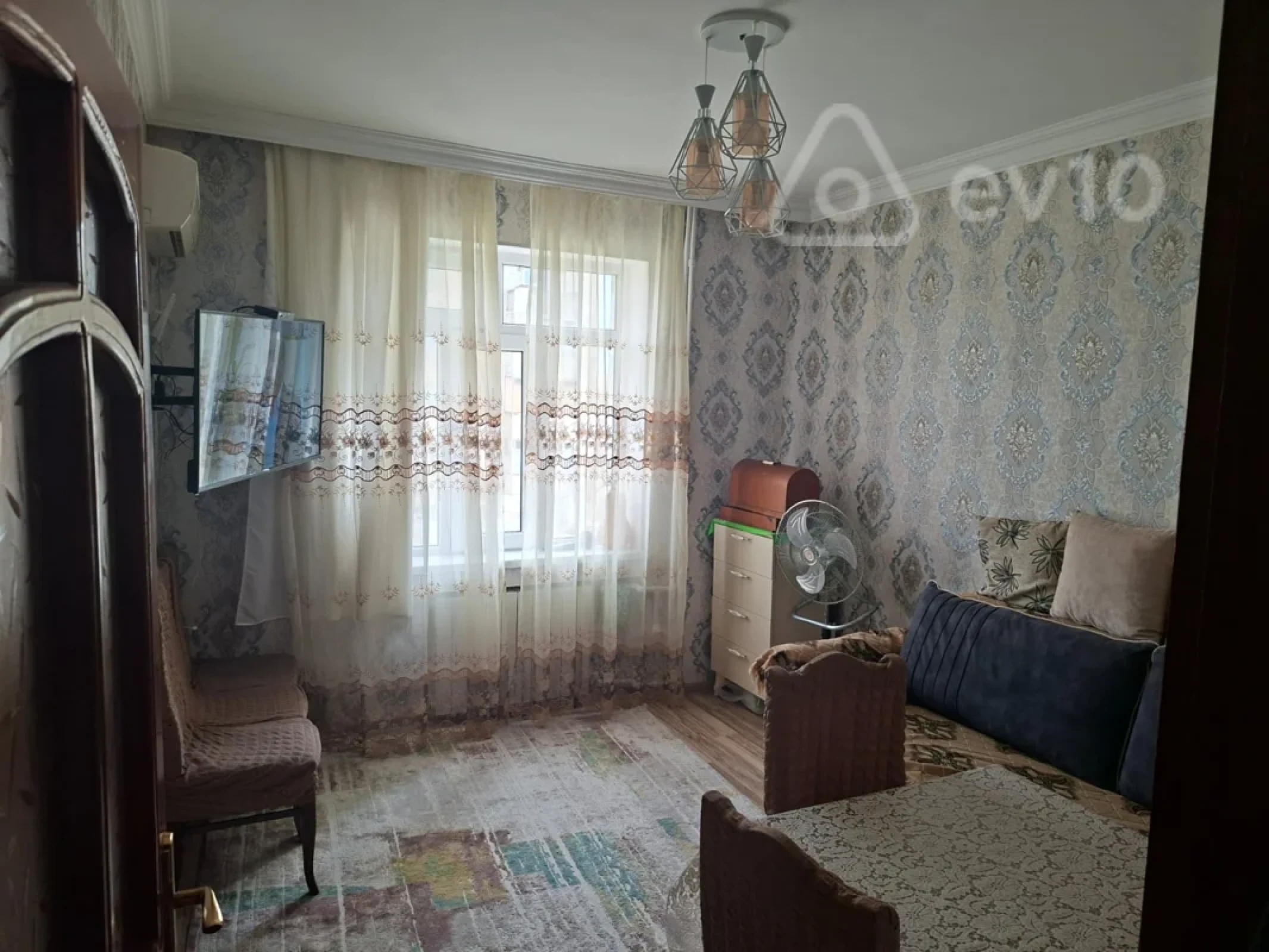 Satılır 2 otaqlı köhnə tikili 75 m²
