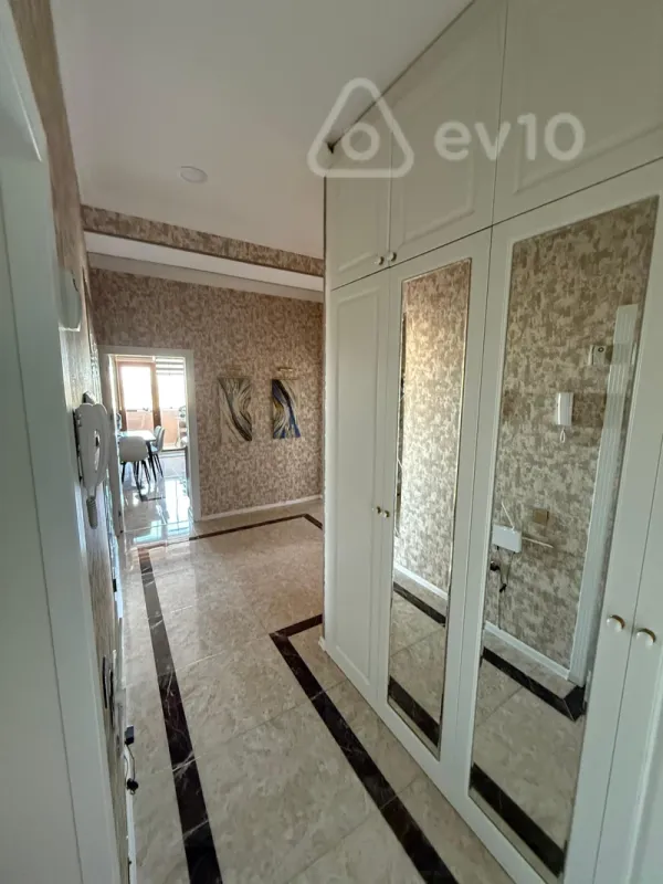 Satılır 3 otaqlı yeni tikili 110 m²