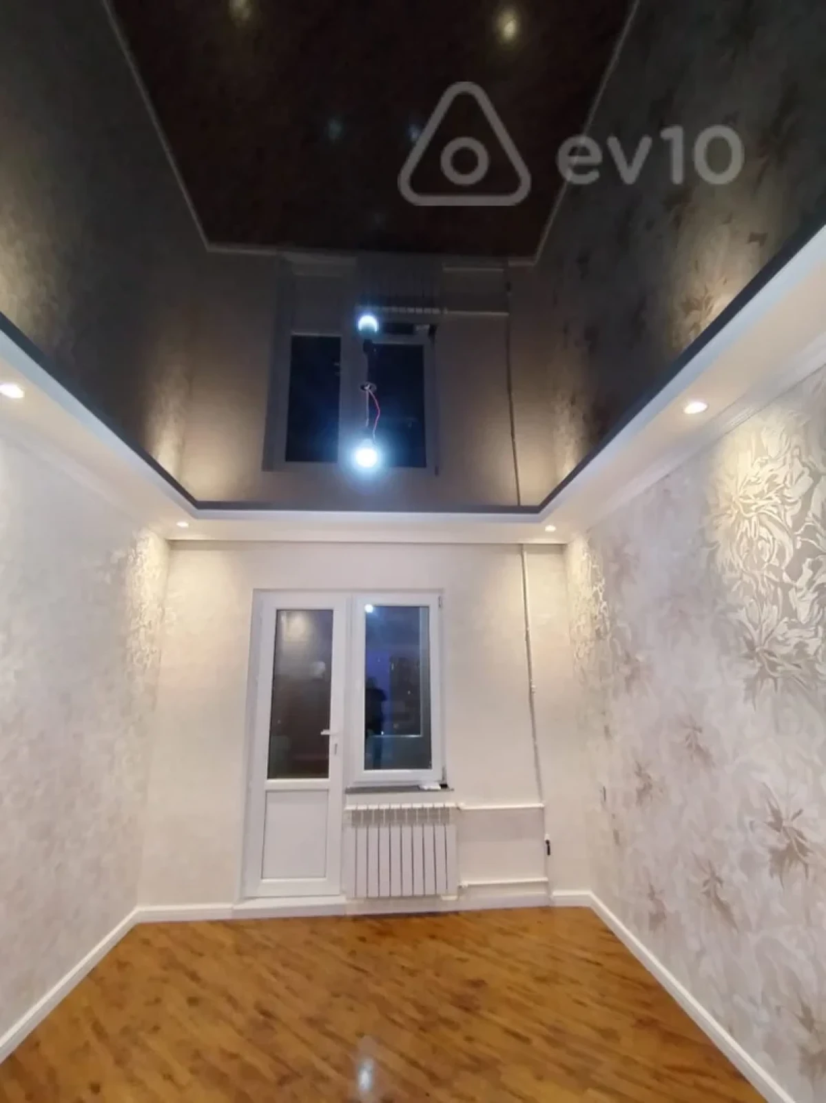 Satılır 2 otaqlı köhnə tikili 64 m²