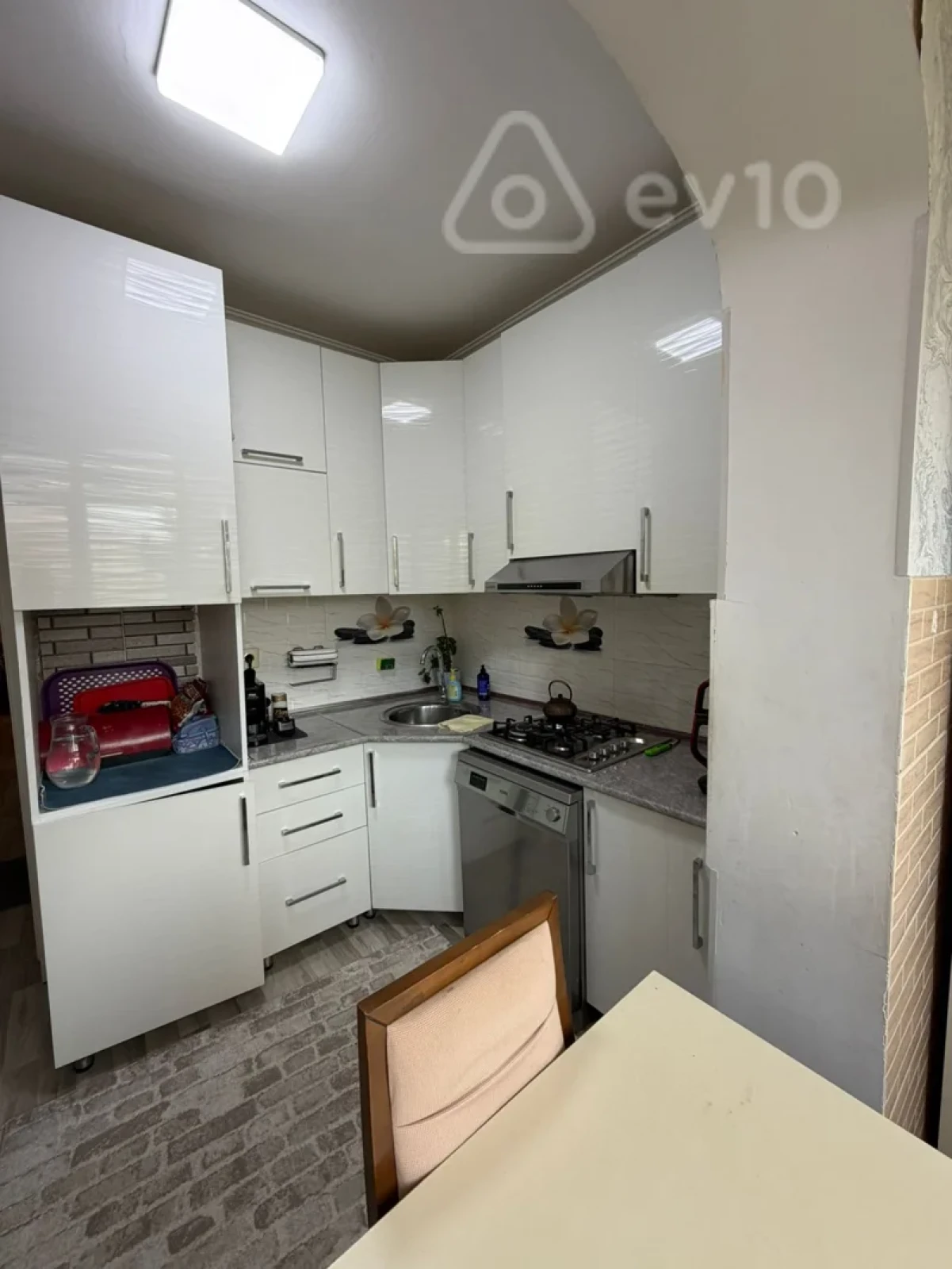 Satılır 3 otaqlı köhnə tikili 64 m²