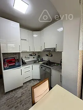 Satılır 3 otaqlı köhnə tikili 64 m²