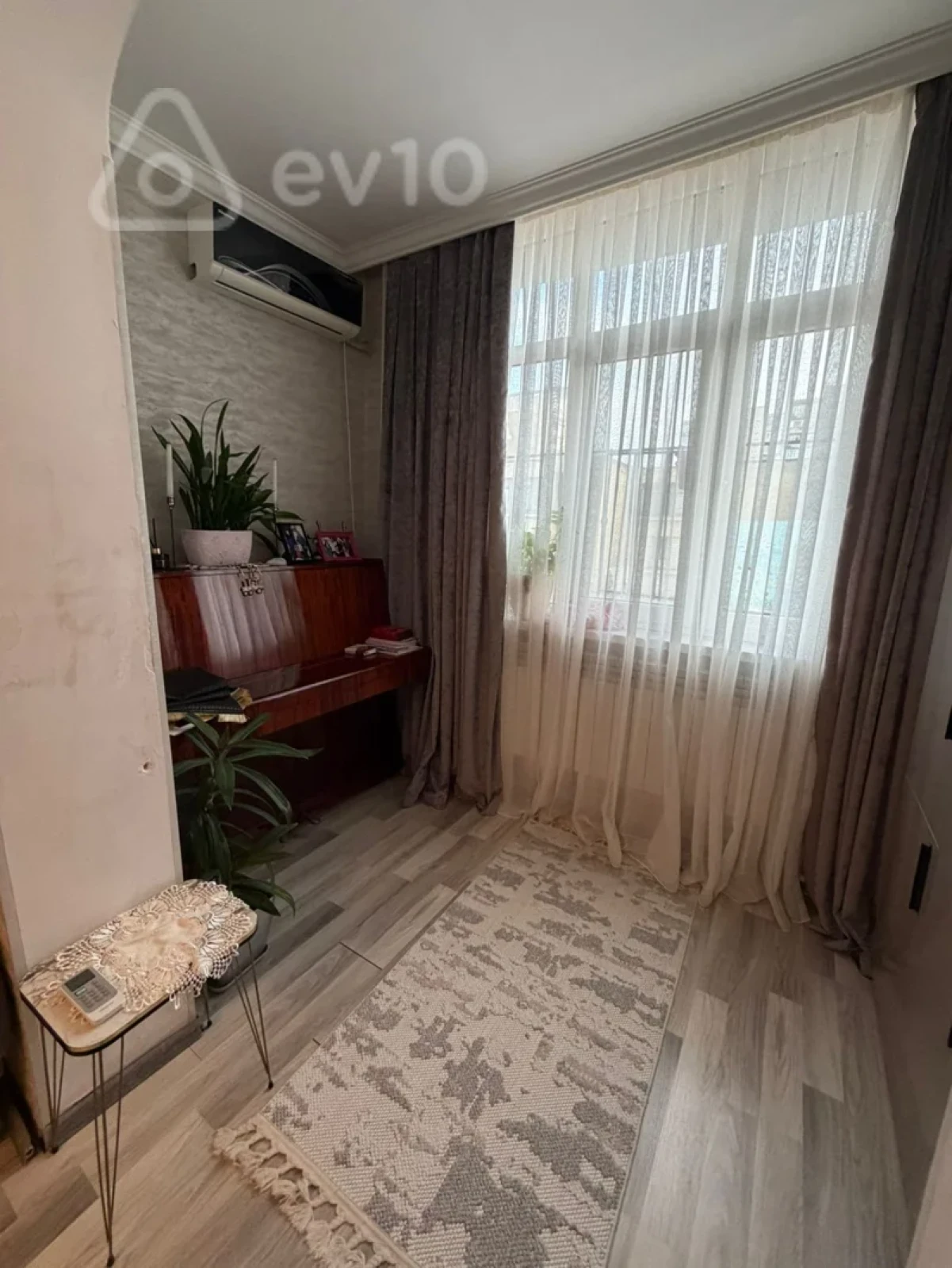 Satılır 3 otaqlı köhnə tikili 64 m²