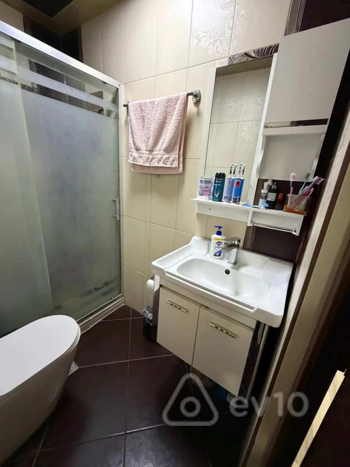 Satılır 3 otaqlı köhnə tikili 64 m²