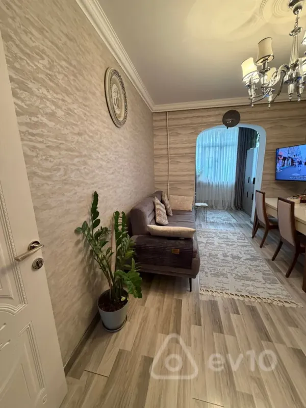 Satılır 3 otaqlı köhnə tikili 64 m²