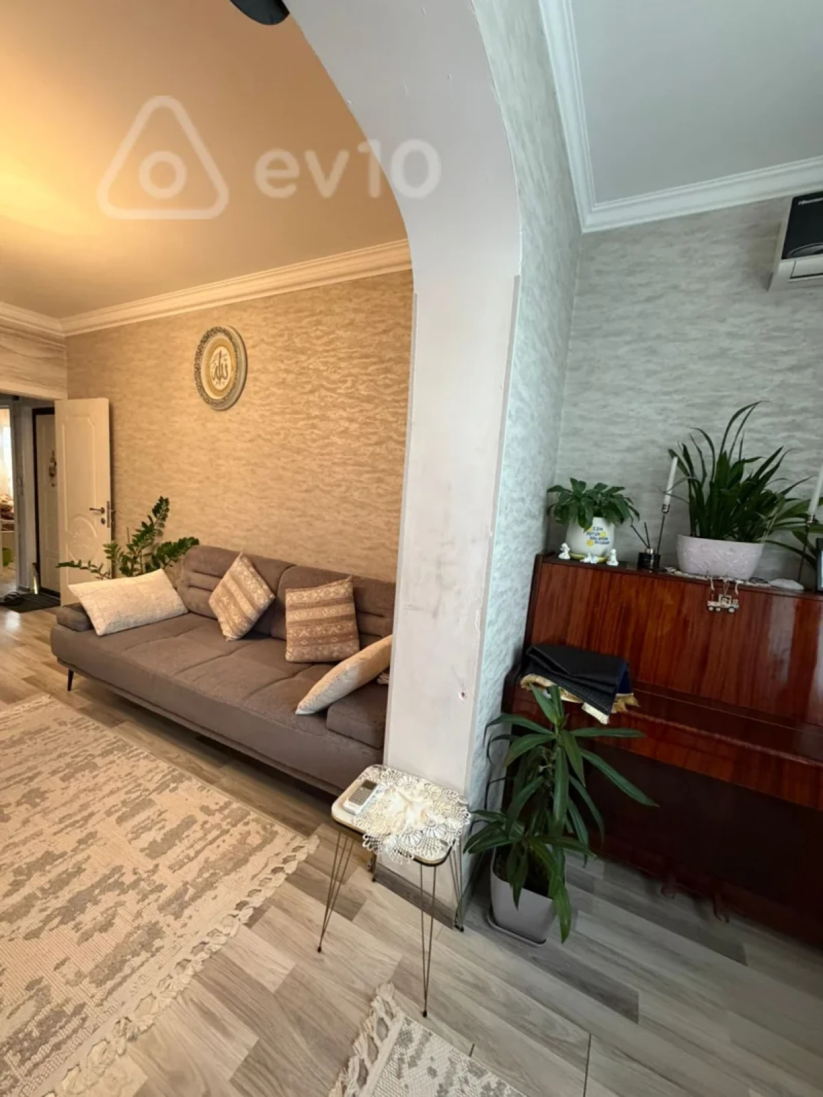 Satılır 3 otaqlı köhnə tikili 64 m²