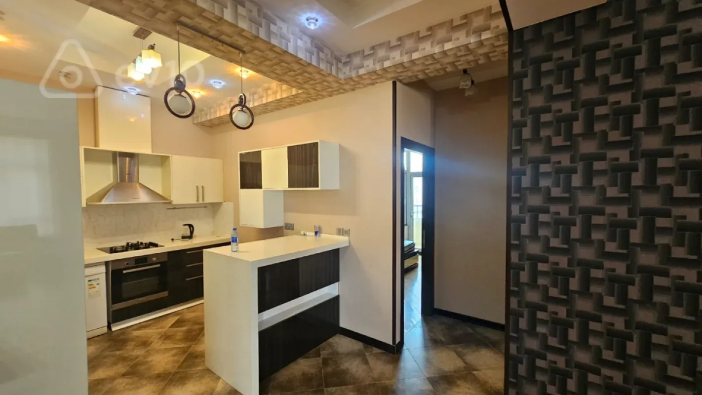 Kirayə verilir 3 otaqlı yeni tikili 155 m²