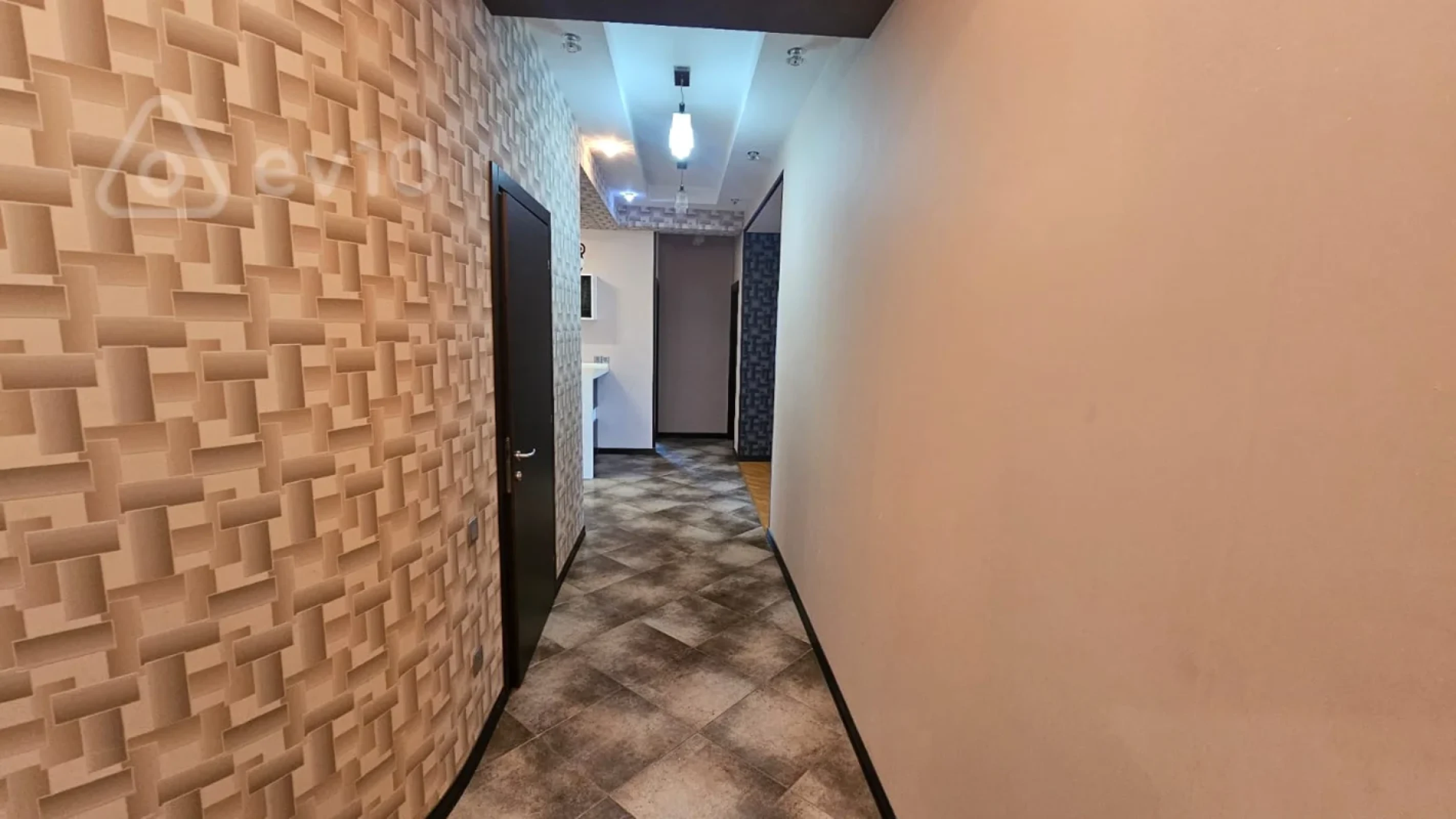 Kirayə verilir 3 otaqlı yeni tikili 155 m²