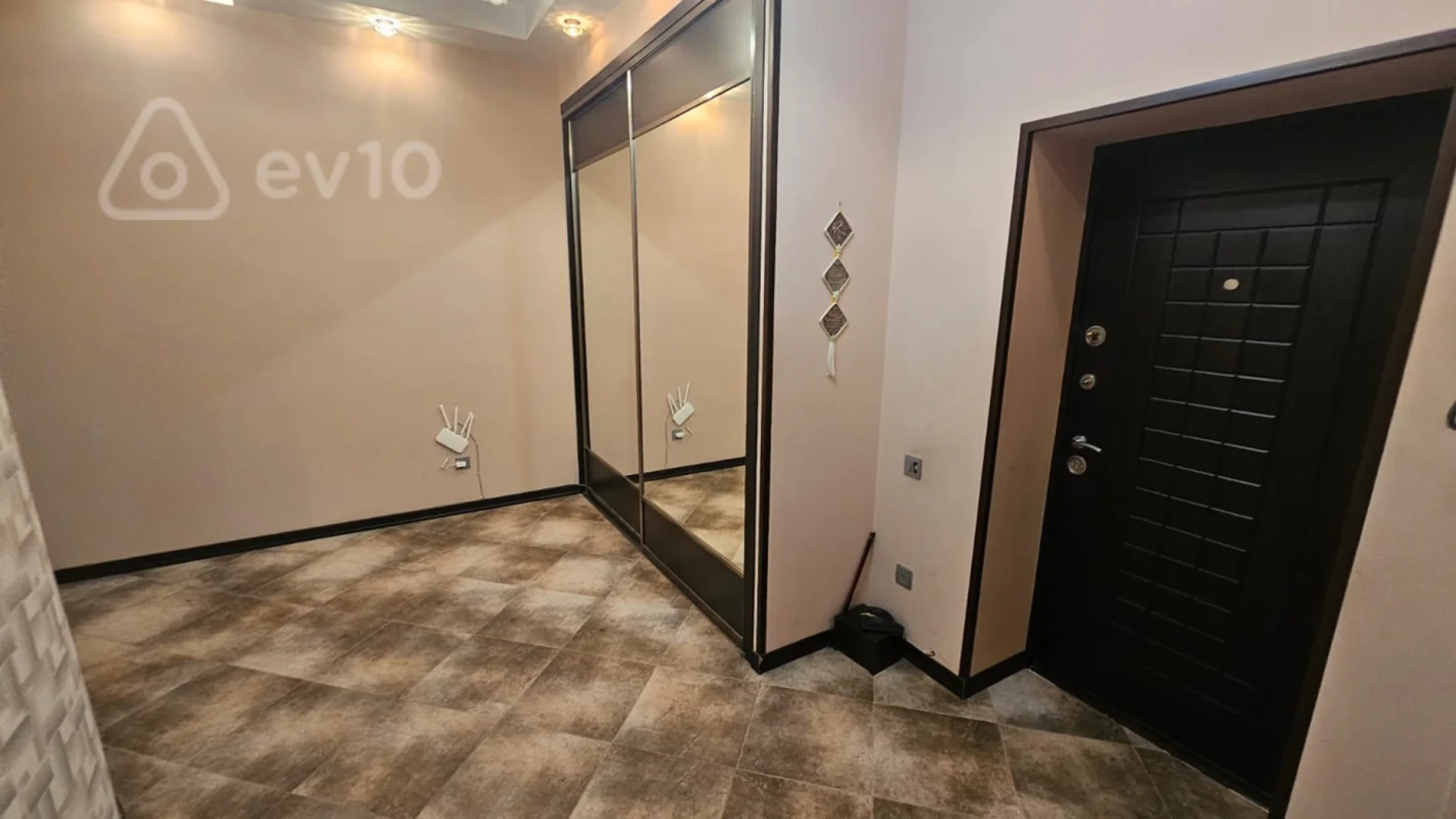 Kirayə verilir 3 otaqlı yeni tikili 155 m²