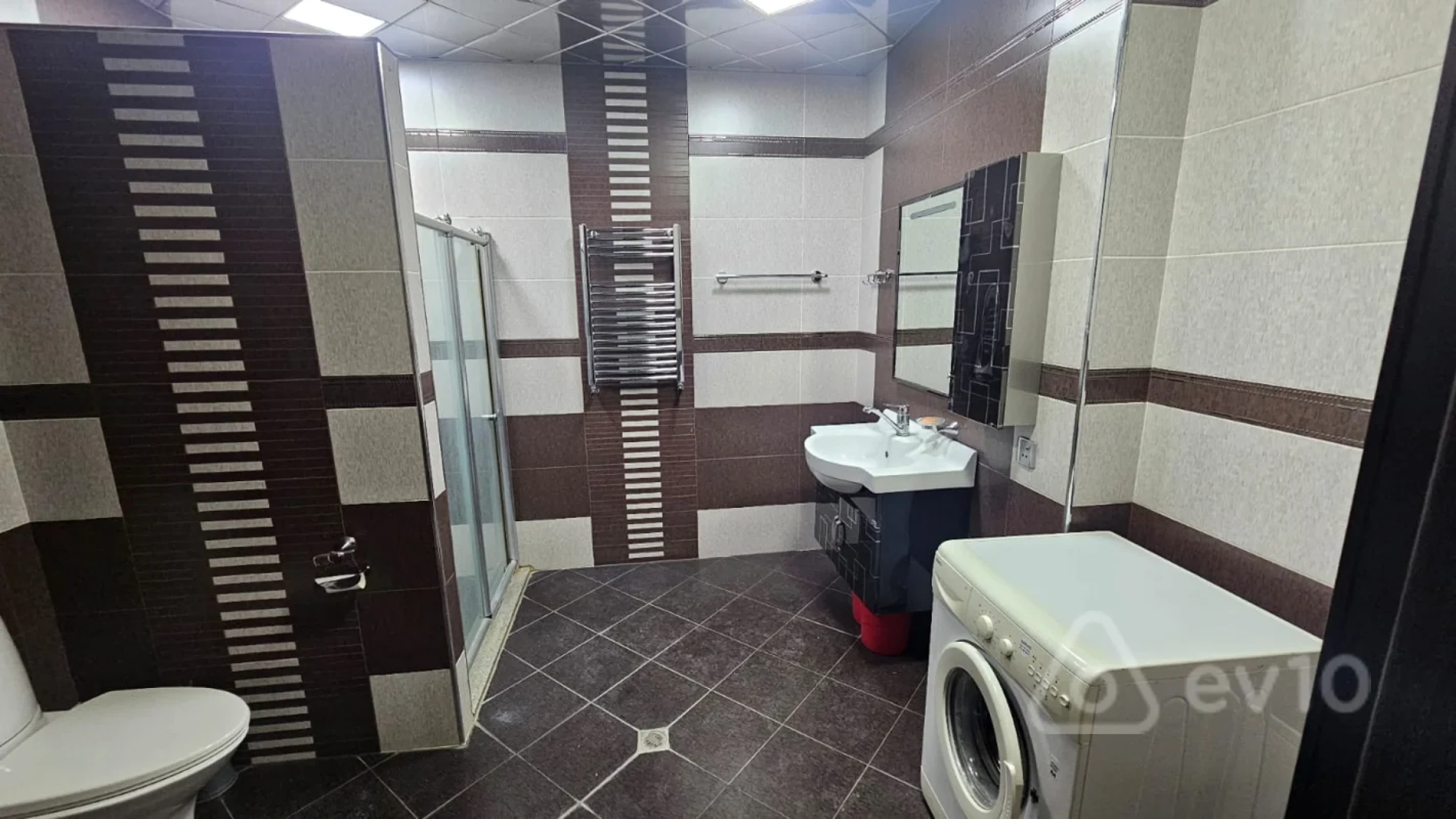 Kirayə verilir 3 otaqlı yeni tikili 155 m²