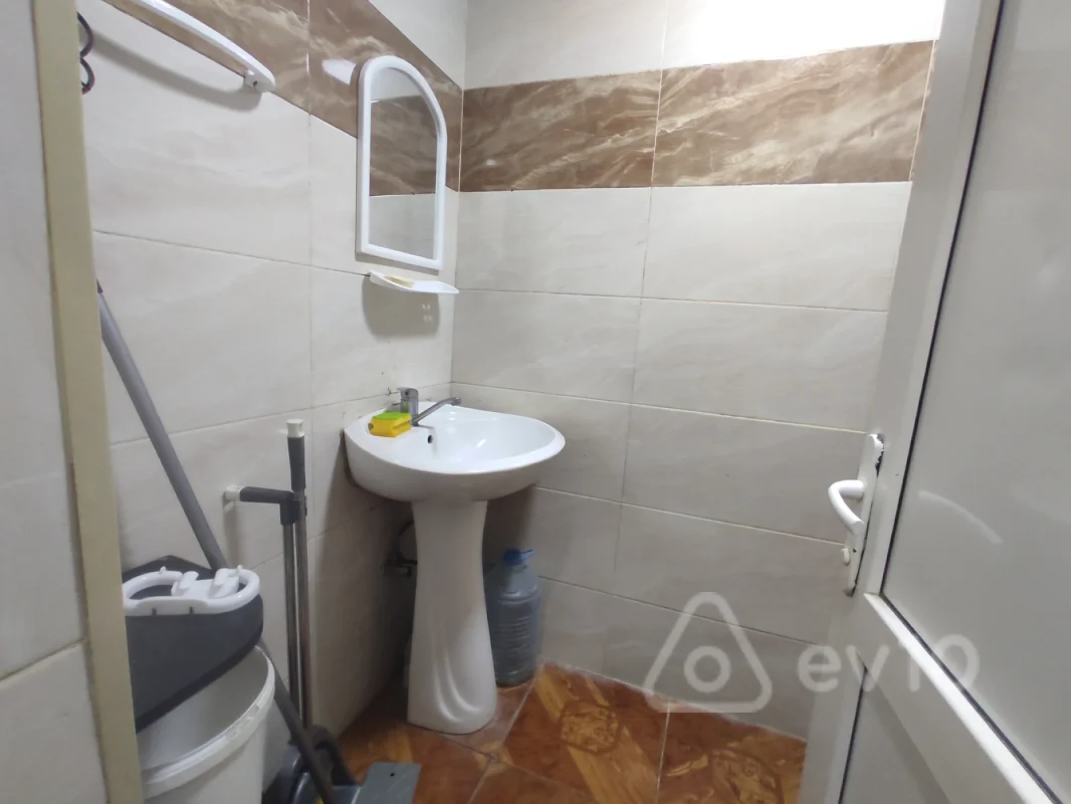 Kirayə verilir 2 otaqlı köhnə tikili 55 m²