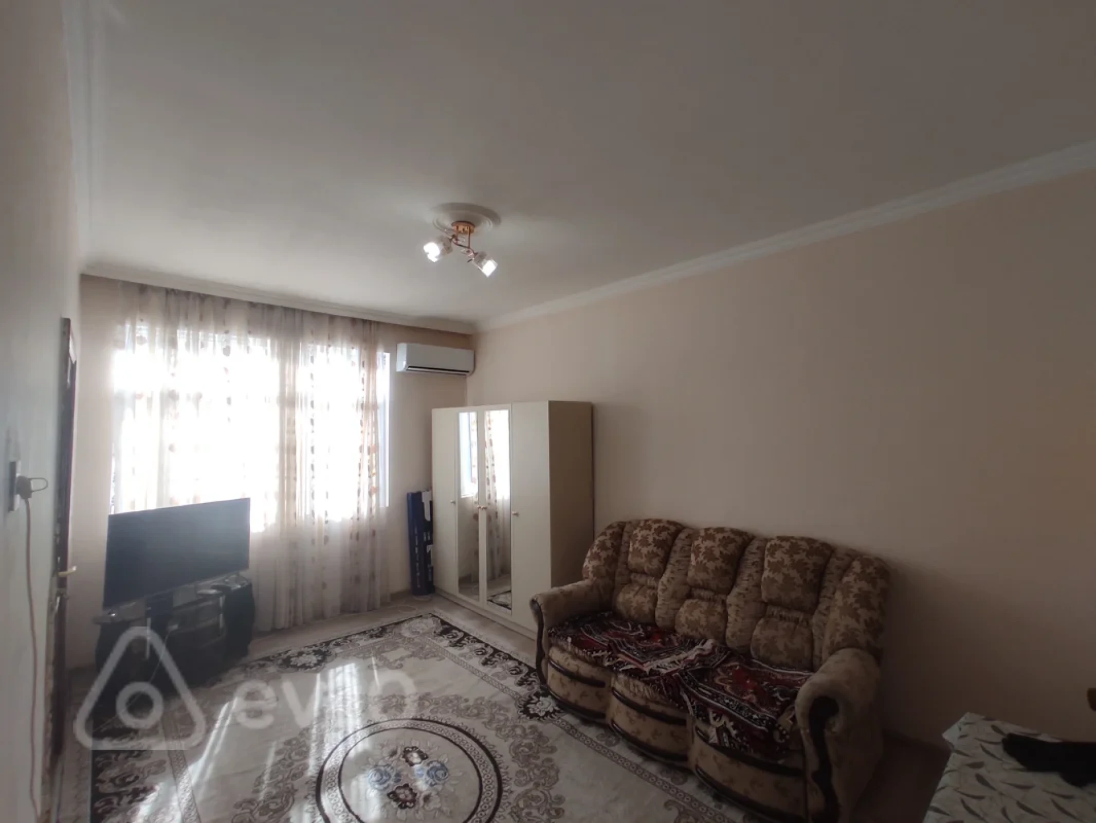 Kirayə verilir 2 otaqlı köhnə tikili 55 m²