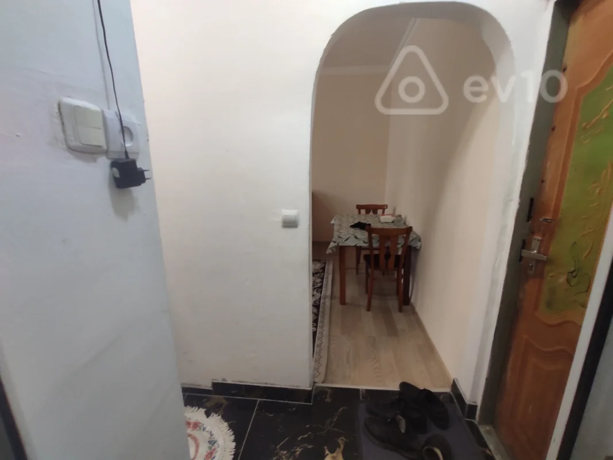 Kirayə verilir 2 otaqlı köhnə tikili 55 m²