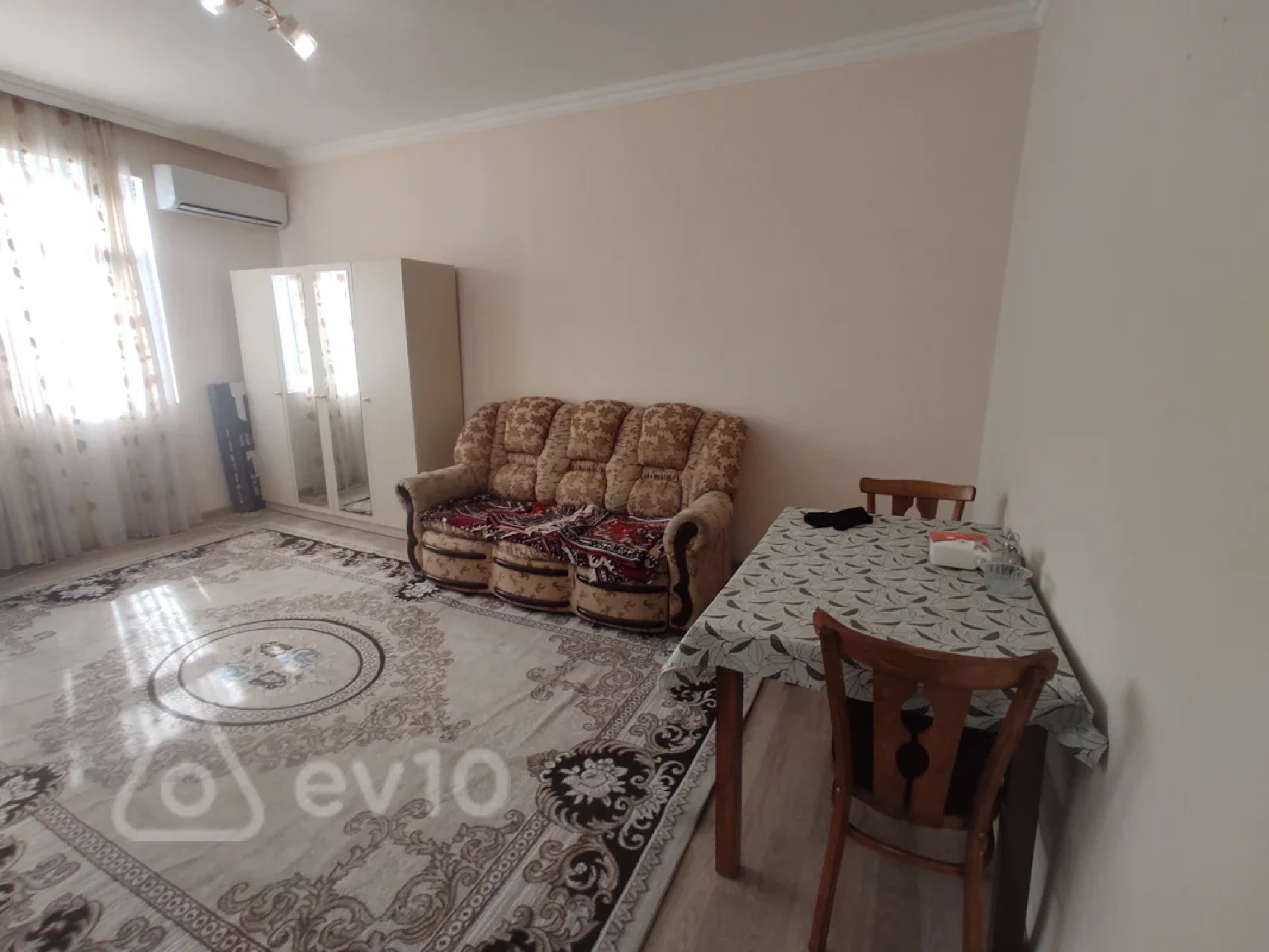 Kirayə verilir 2 otaqlı köhnə tikili 55 m²