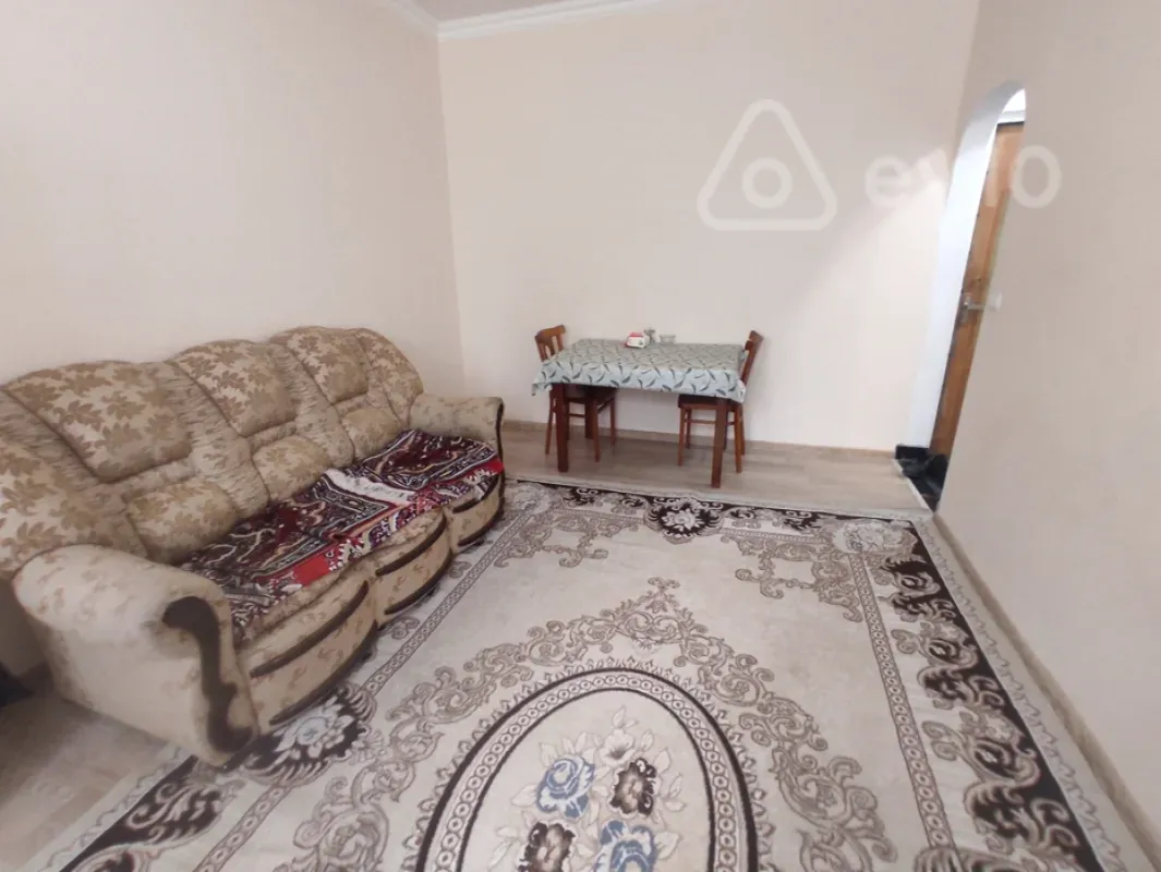 Kirayə verilir 2 otaqlı köhnə tikili 55 m²