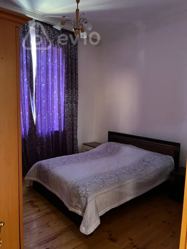 Satılır 7 otaqlı həyət evi 375 m²