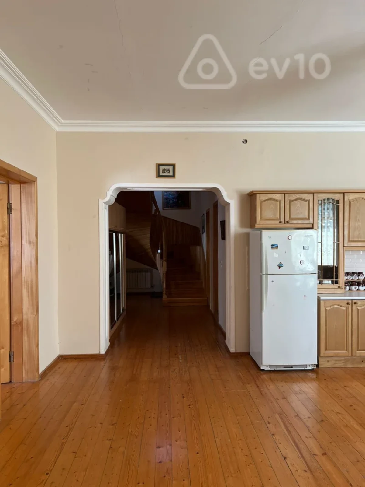 Satılır 7 otaqlı həyət evi 375 m²