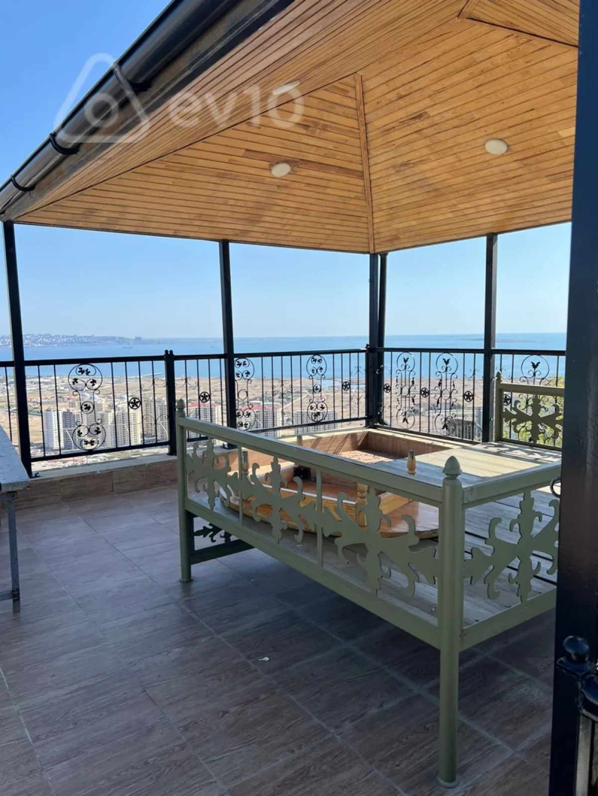 Satılır 7 otaqlı həyət evi 375 m²