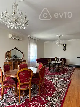Satılır 7 otaqlı həyət evi 375 m²