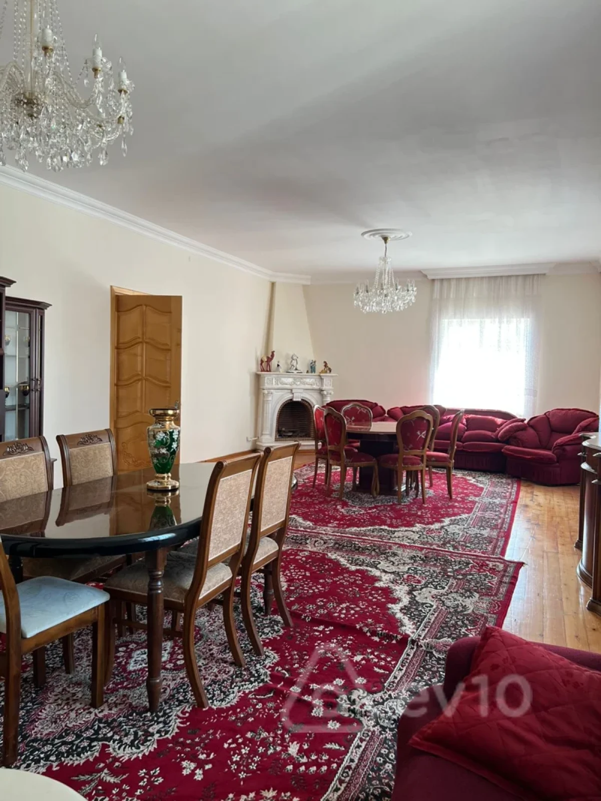 Satılır 7 otaqlı həyət evi 375 m²