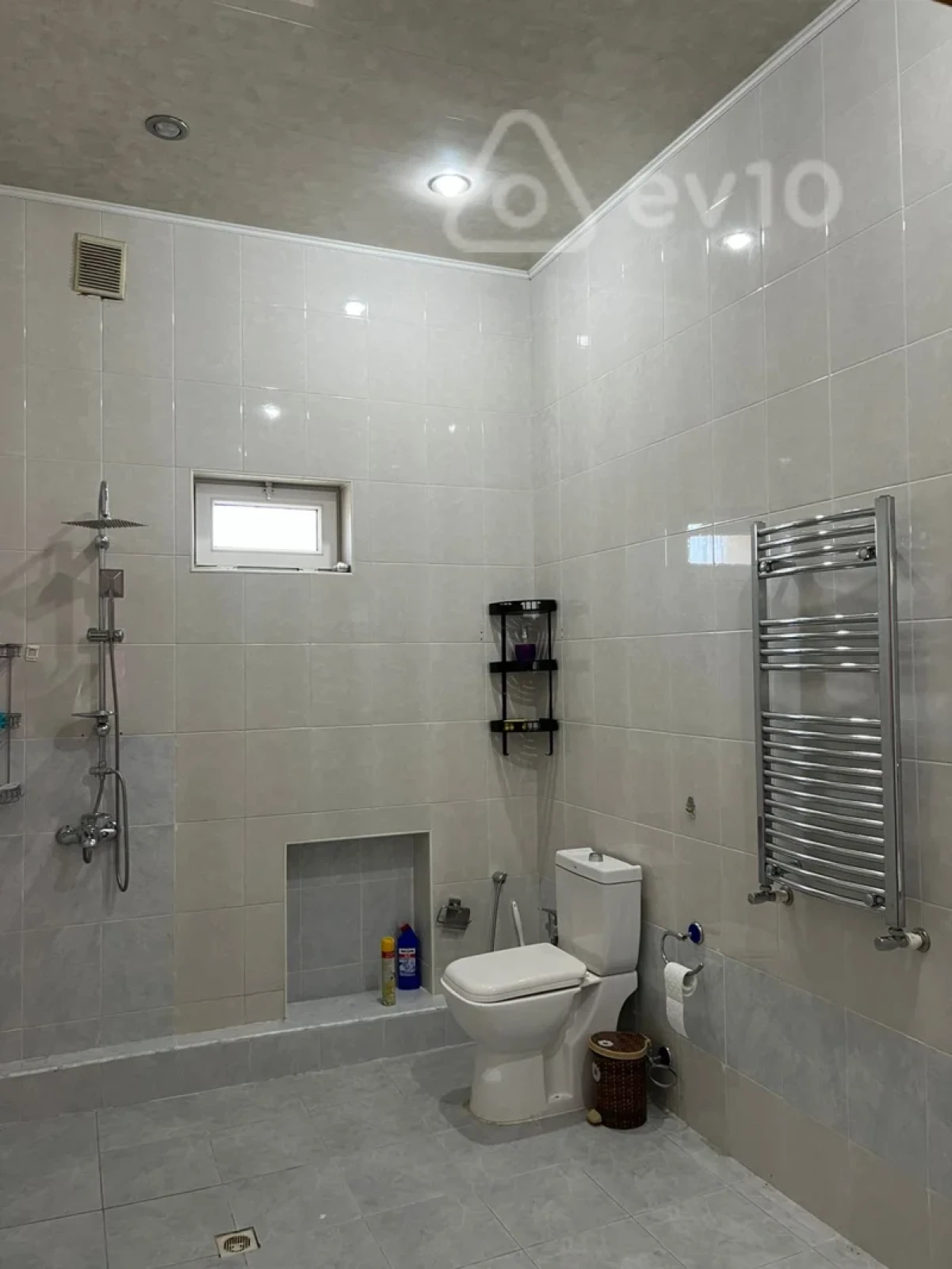 Satılır 7 otaqlı həyət evi 375 m²