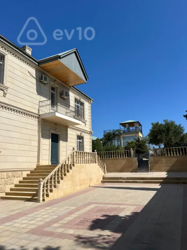 Satılır 7 otaqlı həyət evi 375 m²
