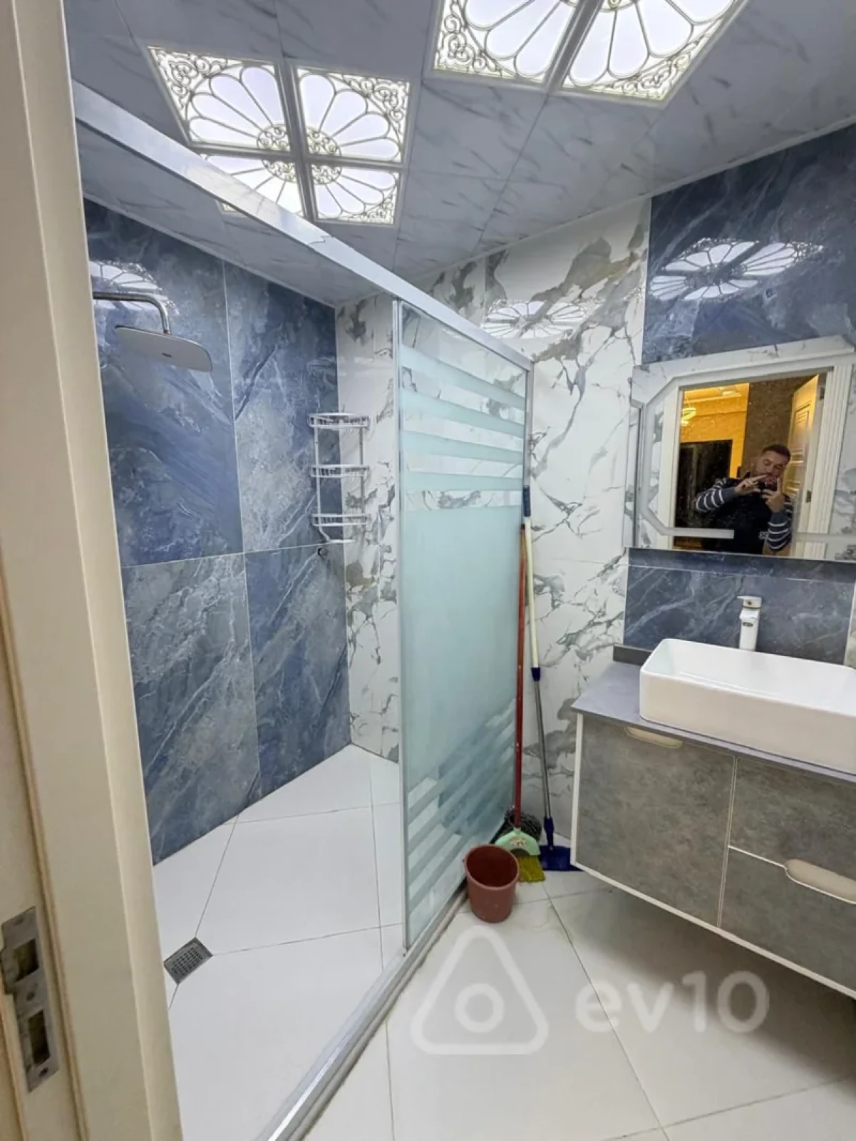 Kirayə verilir 3 otaqlı yeni tikili 120 m²