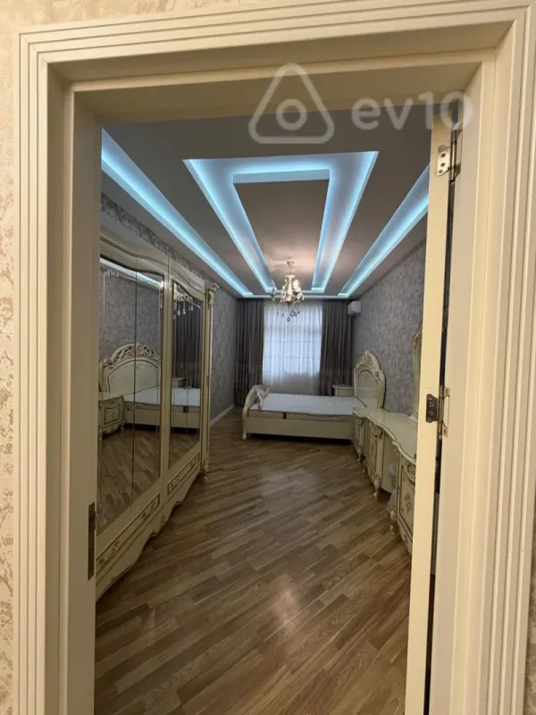 Kirayə verilir 3 otaqlı yeni tikili 120 m²