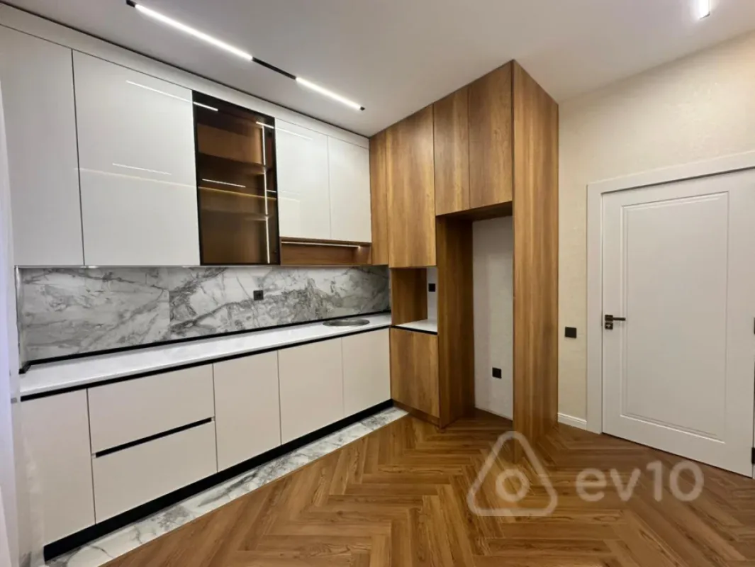 Satılır 2 otaqlı yeni tikili 81 m²