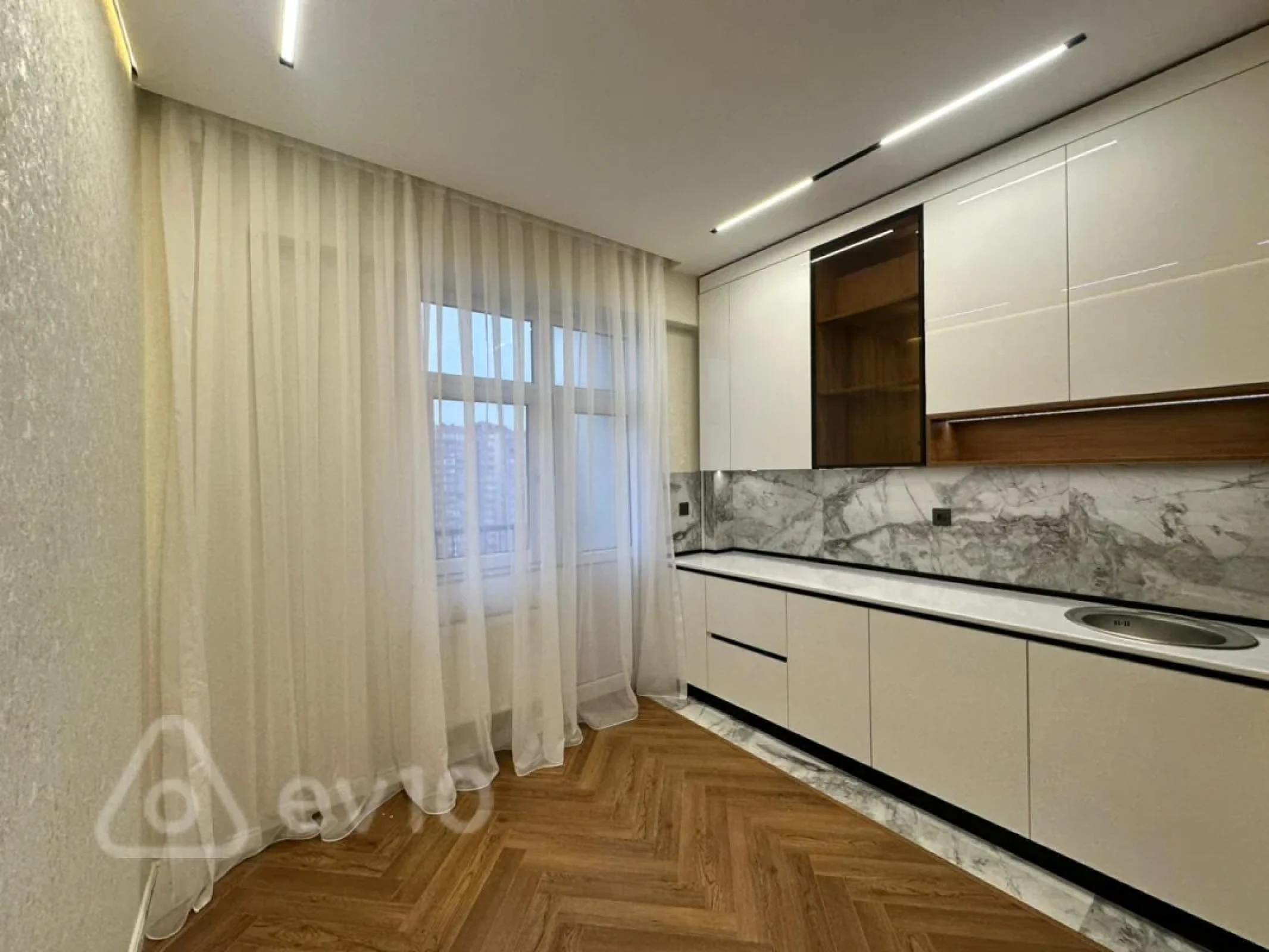 Satılır 2 otaqlı yeni tikili 81 m²