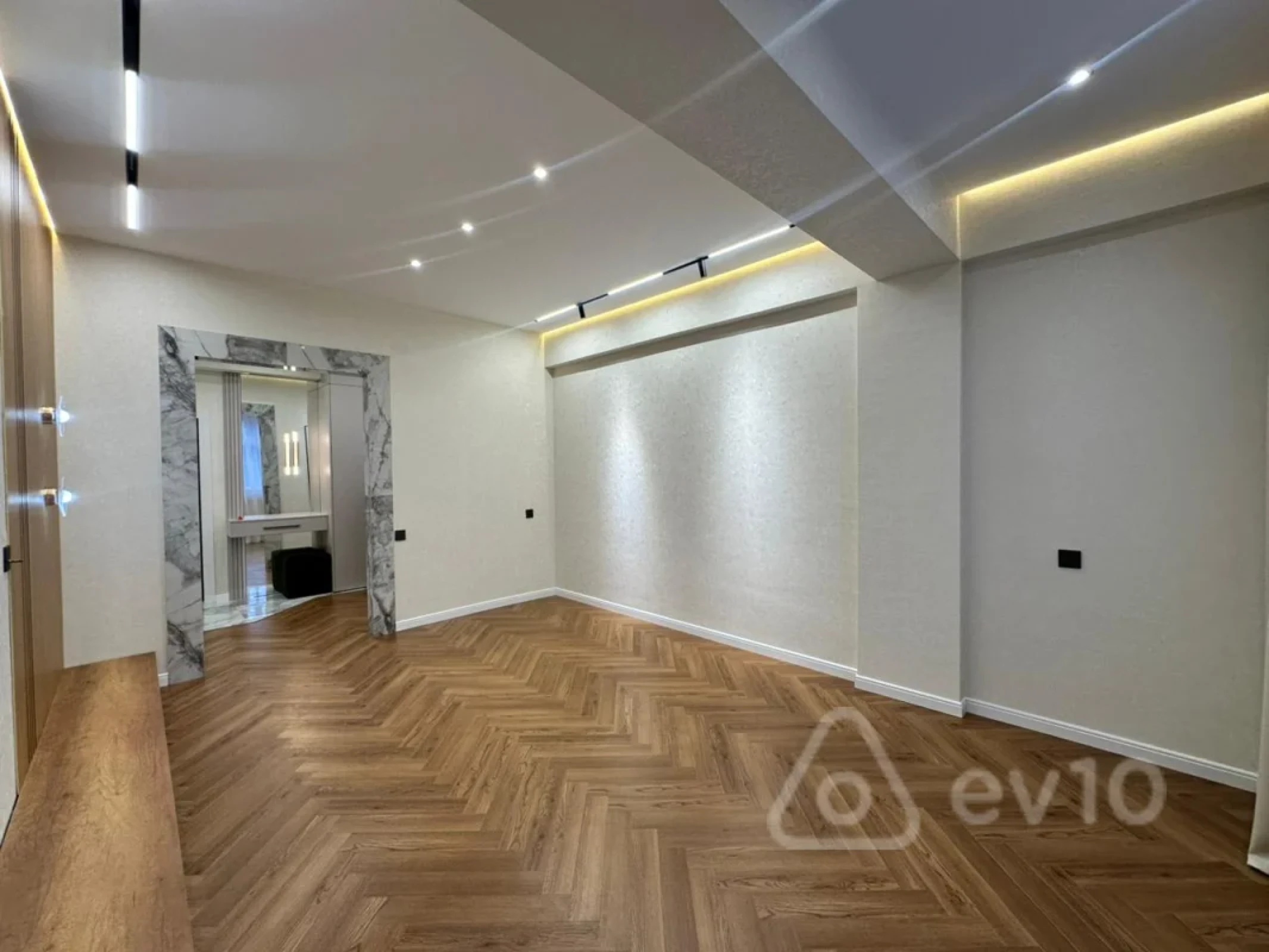 Satılır 2 otaqlı yeni tikili 81 m²