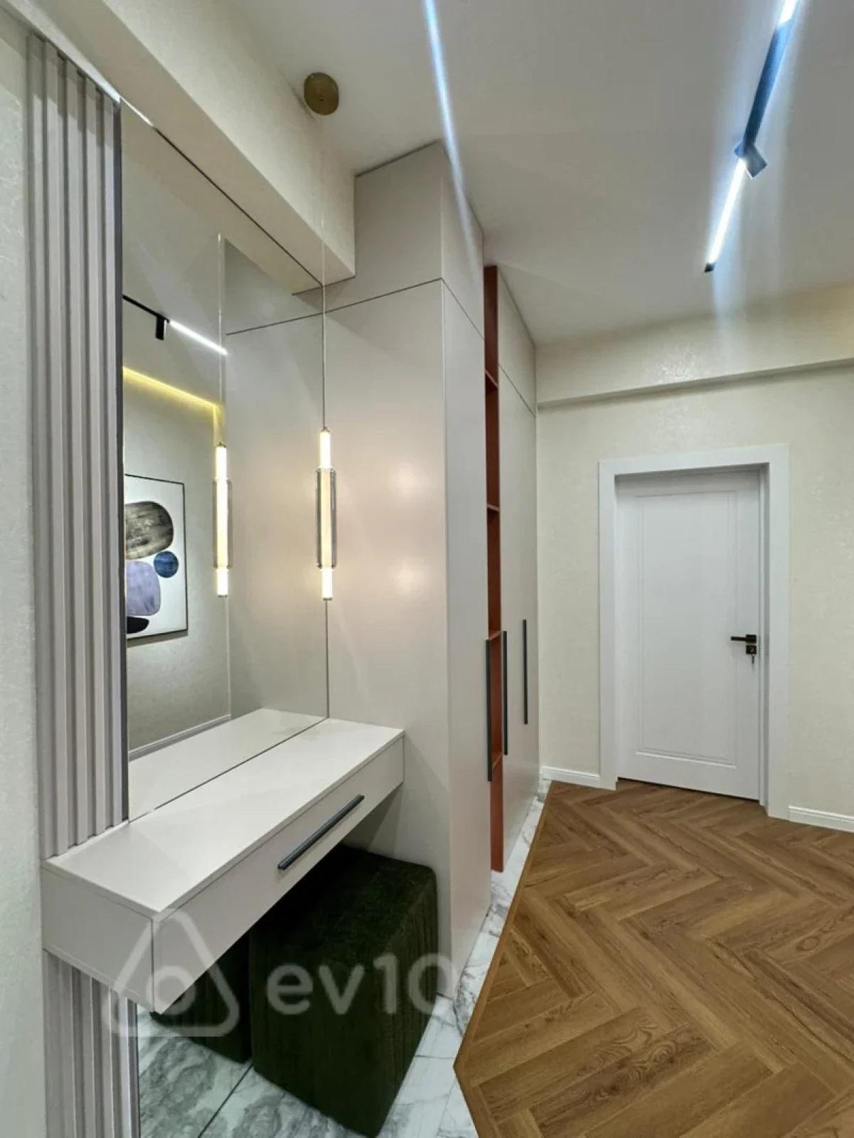 Satılır 2 otaqlı yeni tikili 81 m²