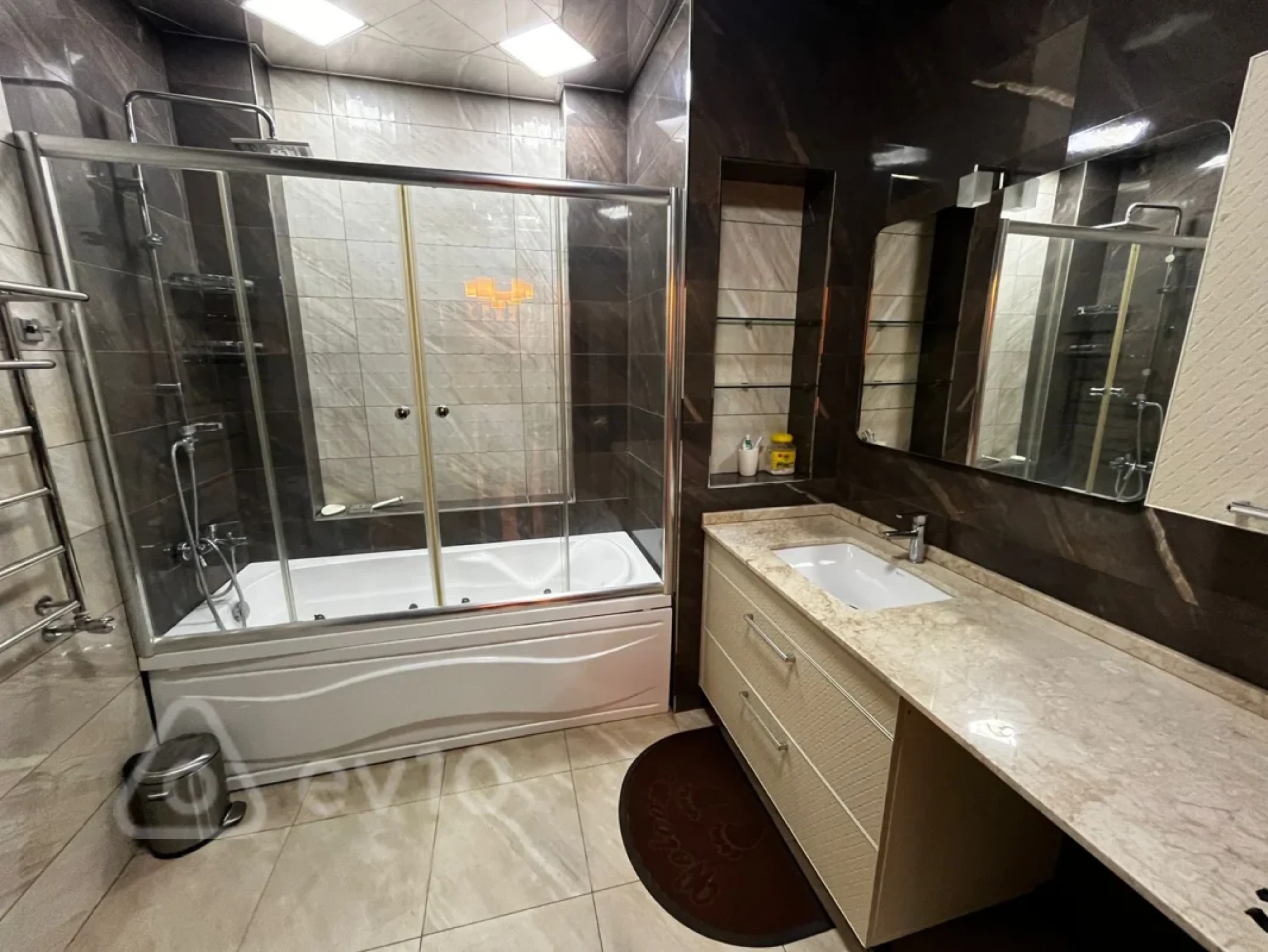 Kirayə verilir 3 otaqlı yeni tikili 158 m²