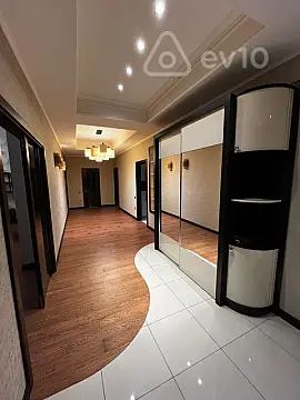Kirayə verilir 3 otaqlı yeni tikili 158 m²