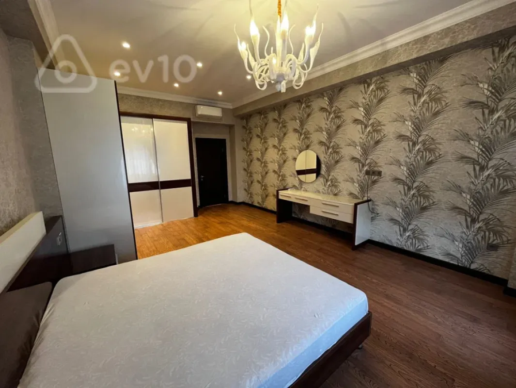 Kirayə verilir 3 otaqlı yeni tikili 158 m²