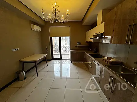 Kirayə verilir 3 otaqlı yeni tikili 158 m²