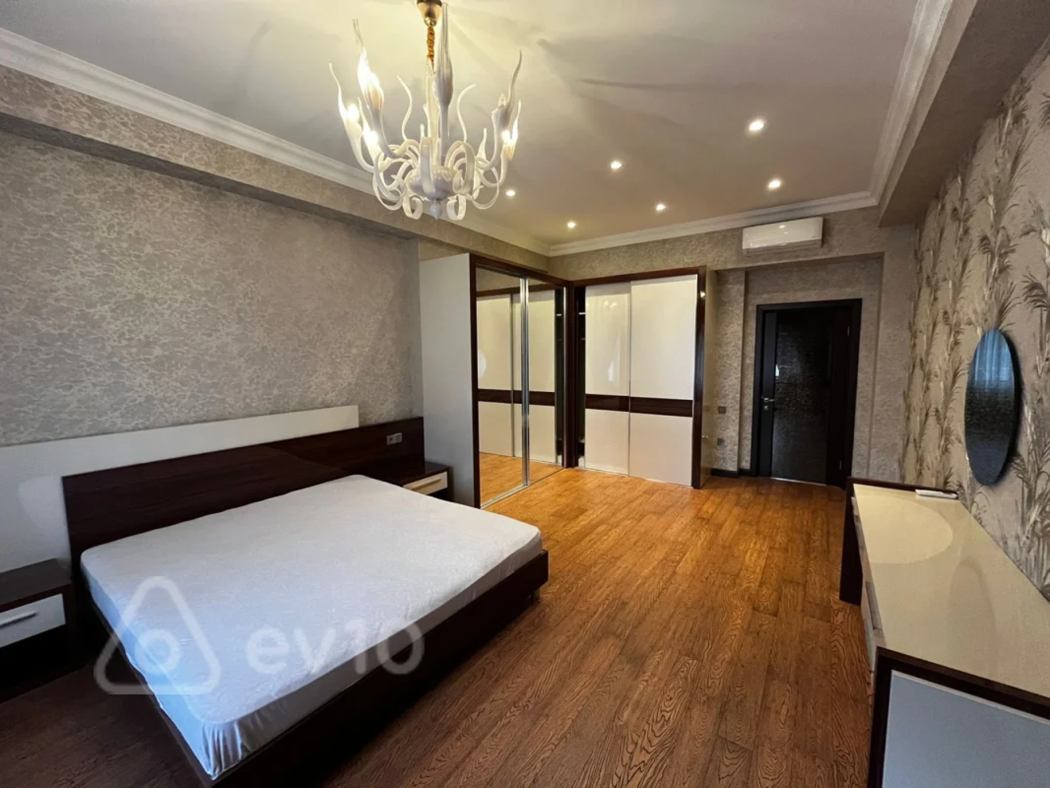 Kirayə verilir 3 otaqlı yeni tikili 158 m²