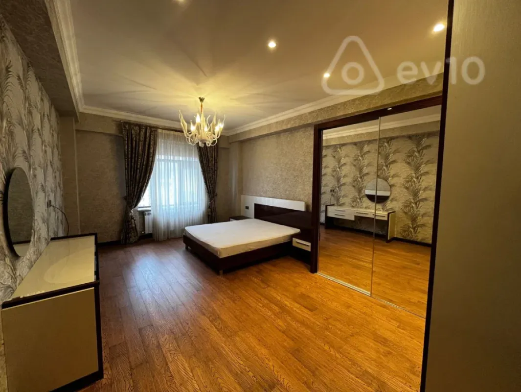 Kirayə verilir 3 otaqlı yeni tikili 158 m²