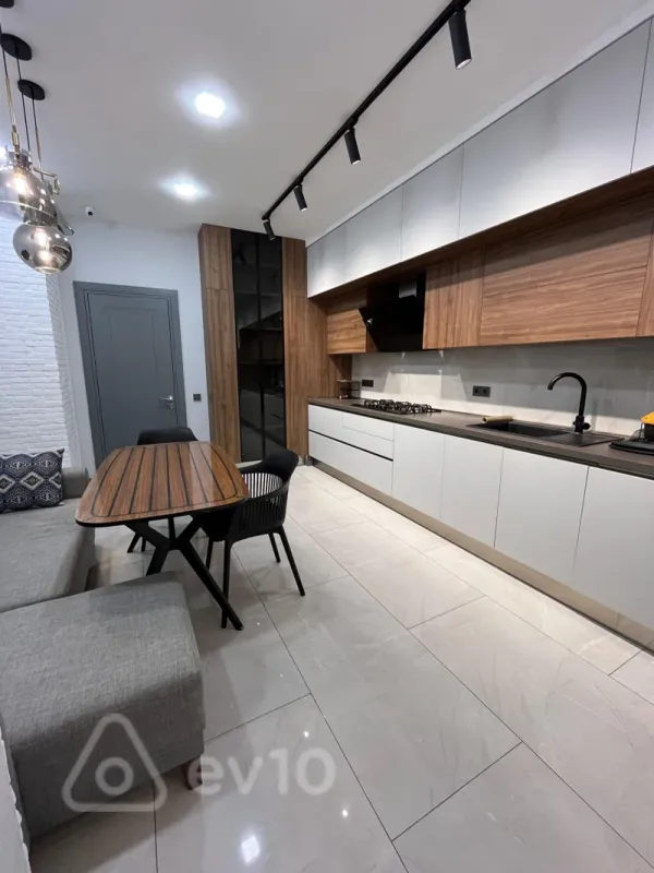 Satılır 4 otaqlı yeni tikili 185 m²