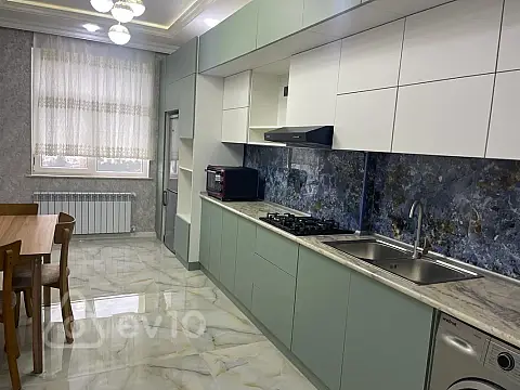 Kirayə verilir 3 otaqlı yeni tikili 120 m²