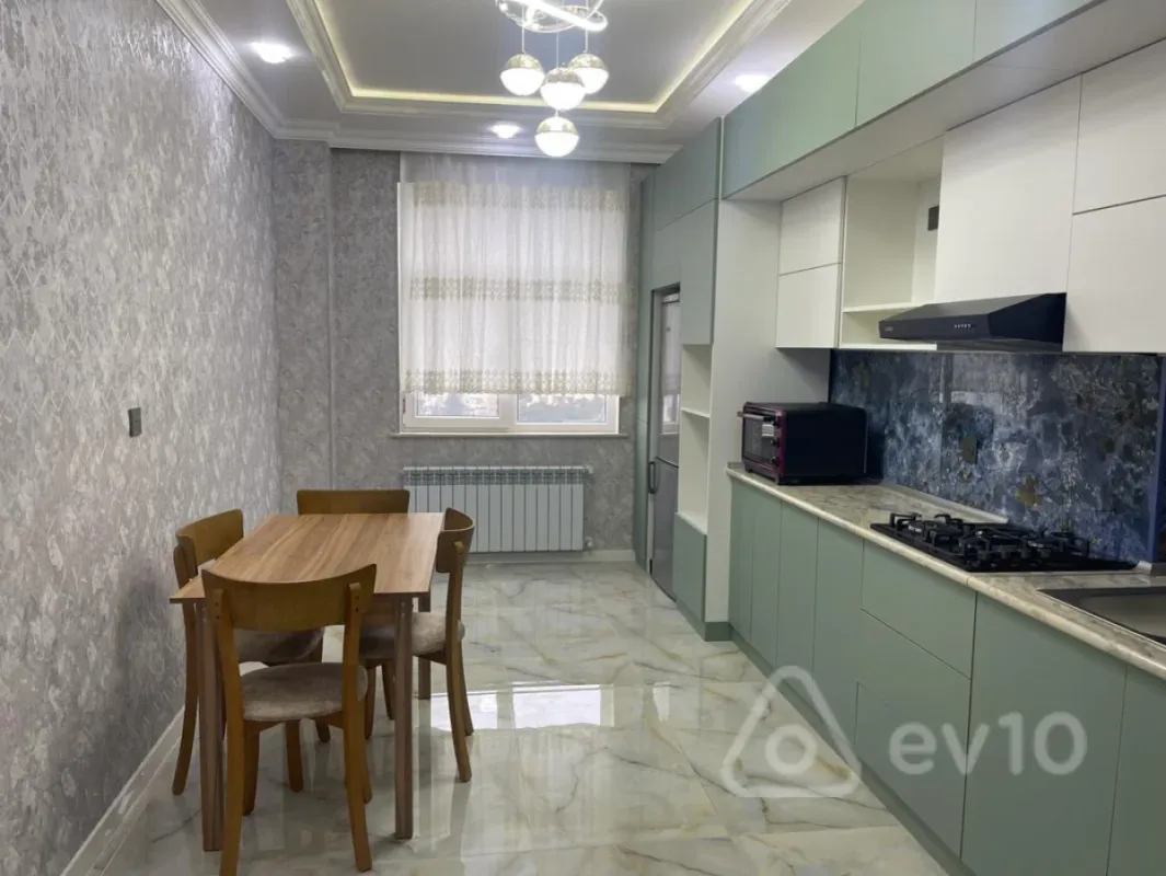 Kirayə verilir 3 otaqlı yeni tikili 120 m²