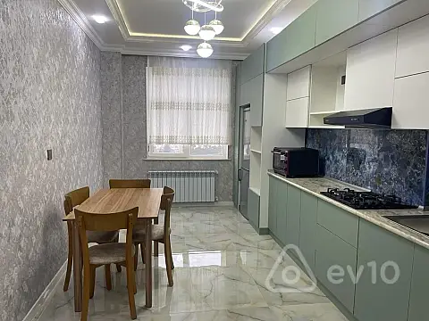 Kirayə verilir 3 otaqlı yeni tikili 120 m²