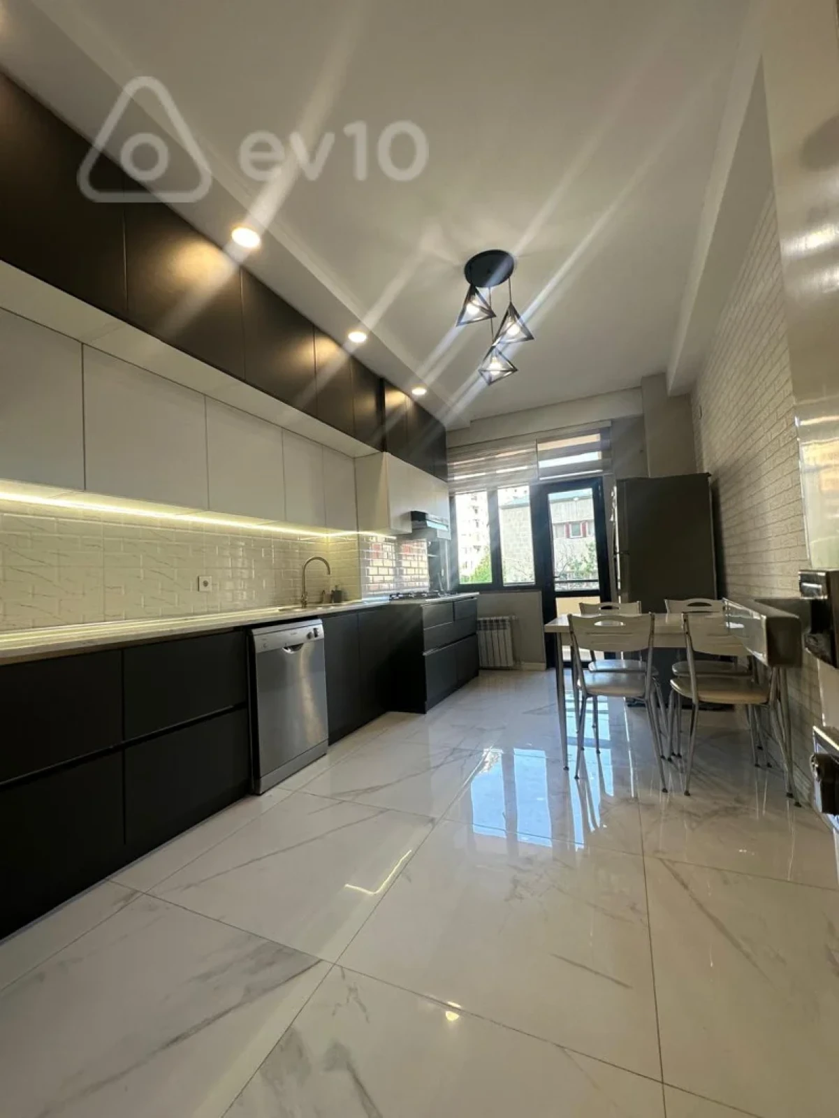 Satılır 3 otaqlı yeni tikili 130 m²