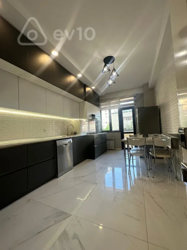 Satılır 3 otaqlı yeni tikili 130 m²