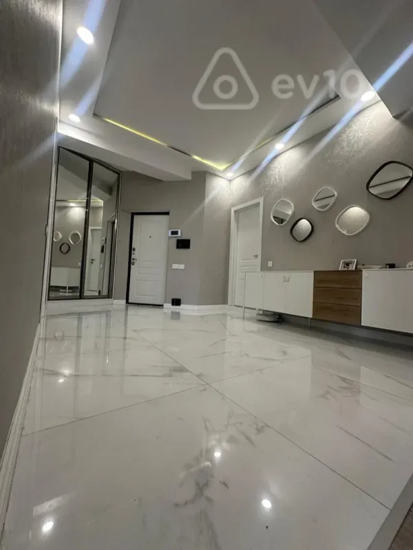 Satılır 3 otaqlı yeni tikili 130 m²