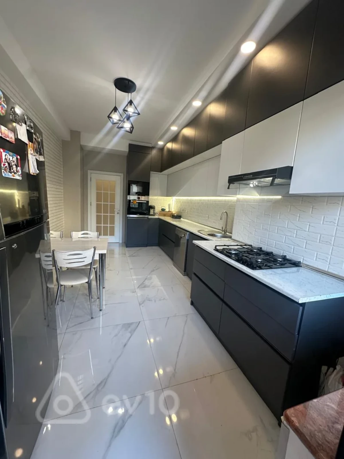 Satılır 3 otaqlı yeni tikili 130 m²