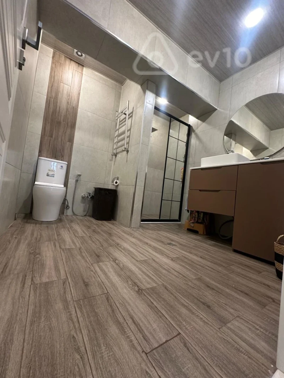 Satılır 3 otaqlı yeni tikili 130 m²