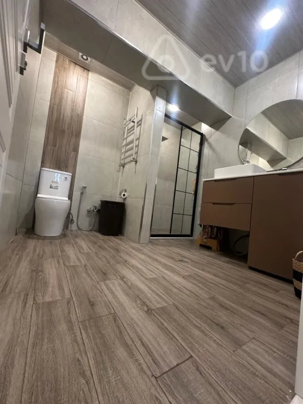 Satılır 3 otaqlı yeni tikili 130 m²