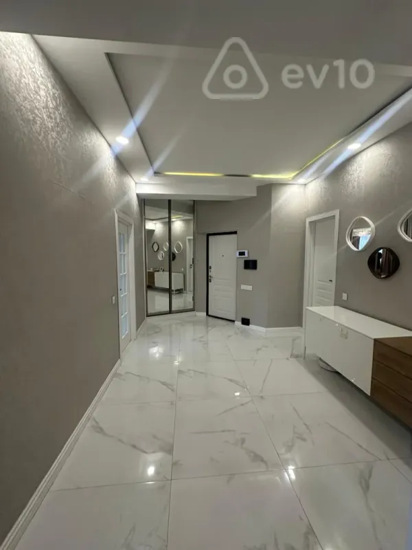 Satılır 3 otaqlı yeni tikili 130 m²