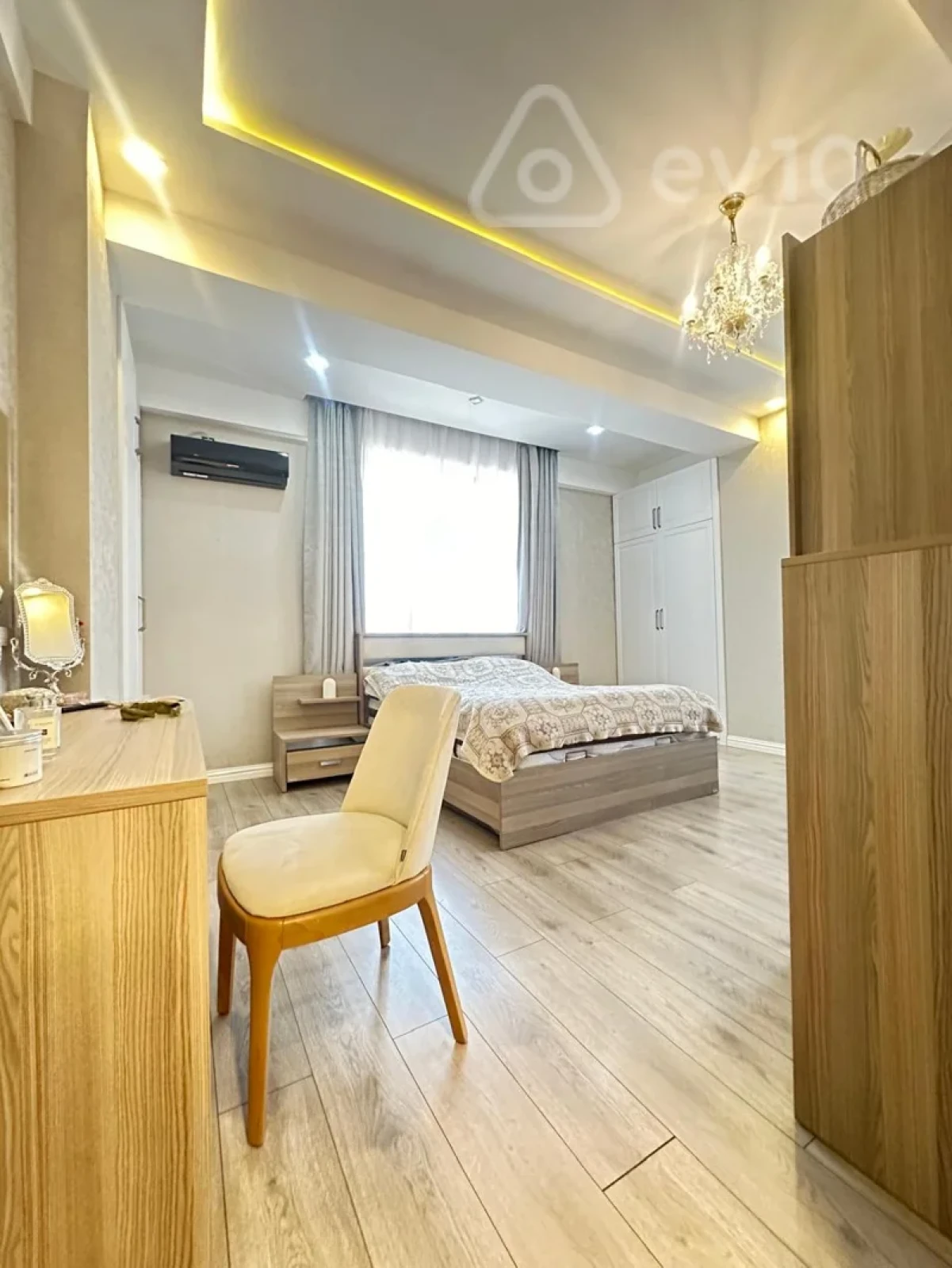 Satılır 3 otaqlı yeni tikili 130 m²