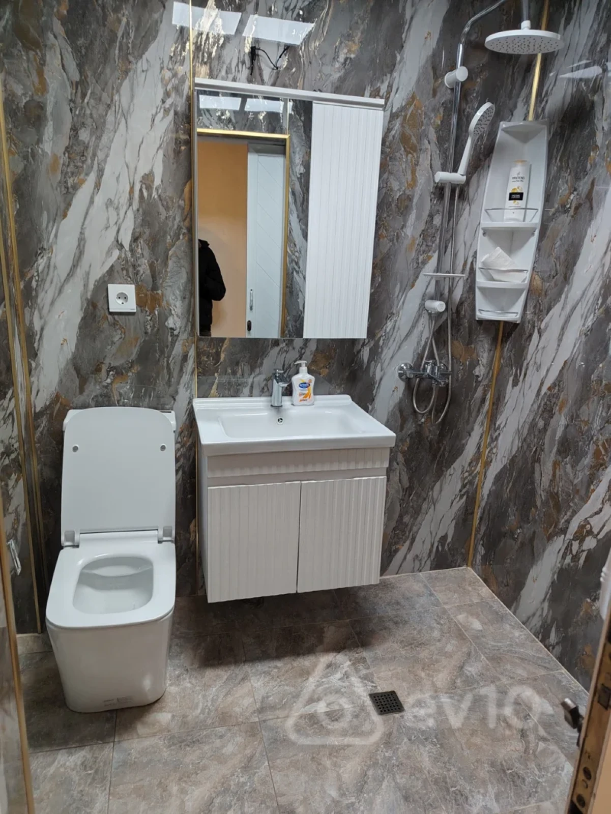 Kirayə verilir 2 otaqlı köhnə tikili 55 m²